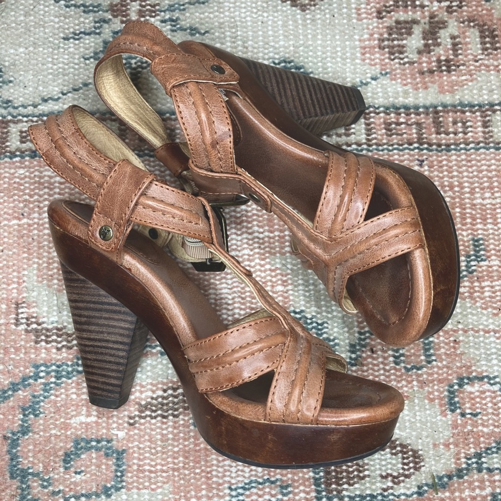Frye t-strap leather sandal wood platform heel